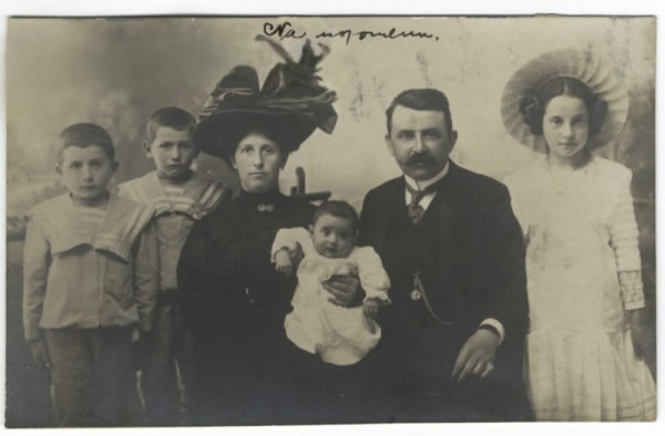 Ivo Grohovac Riečanin sa svojom obitelji