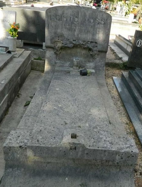 Grob Egista Rossia na groblju Kozala