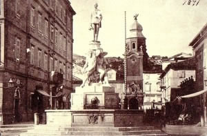 Statua-Fontana s kipom Cara i Kralja Franje Josipa I